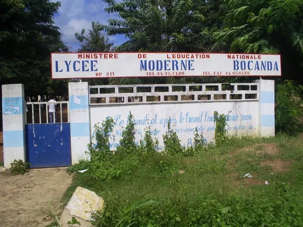 Priscille, élève du lycée moderne de Bocanda, meurt écrasée par un mur