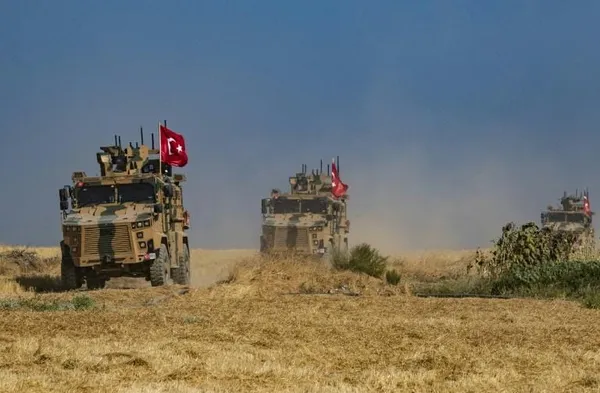 2.700 véhicules militaires turcs en Syrie