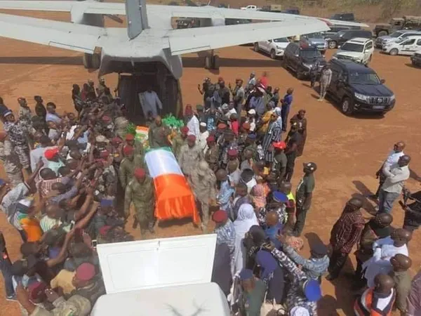 Le convoi funéraire de Wattao fait escale à la Cour Royale de Bouna
