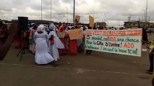 Abobo demande un 3e mandat à Ouattara : la manifestation en images