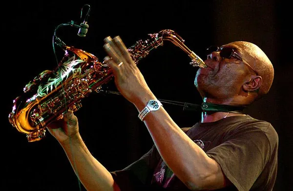 Manu Dibango contaminé par le Covid-19 (coronavirus)