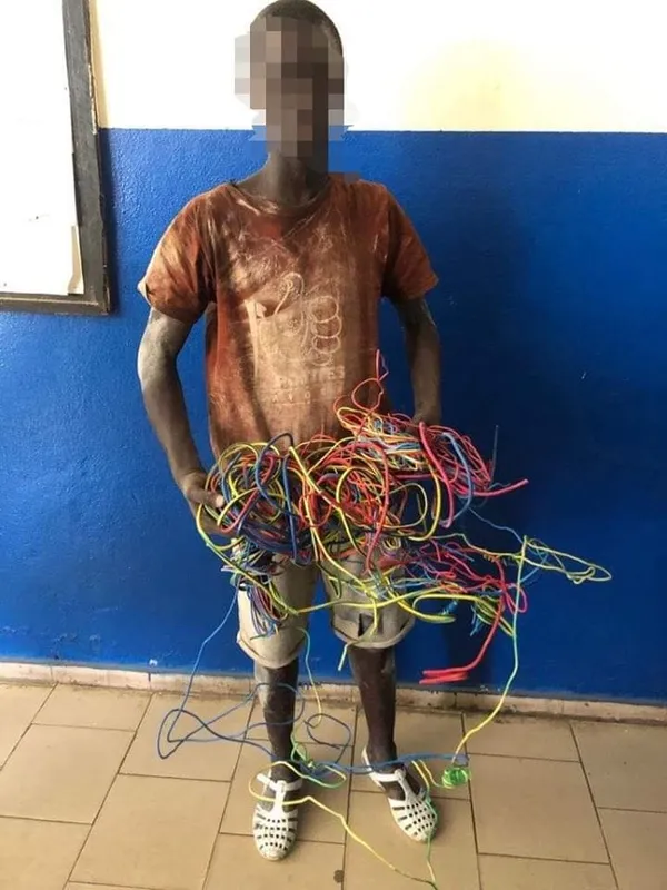 Abobo : à 14 ans, il est arrêté pour avoir tenté de voler des fils électriques