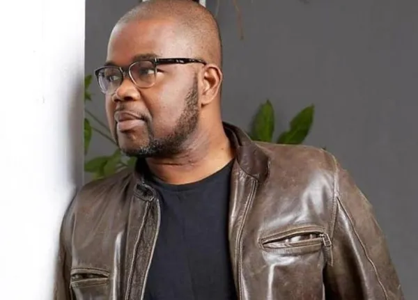 Couvre-feu : David Tayorault en colère contre la police, « votre rôle c’est faire respecter la loi vraie, mais aussi d’aider et rassurer les populations et non les battre à sang »