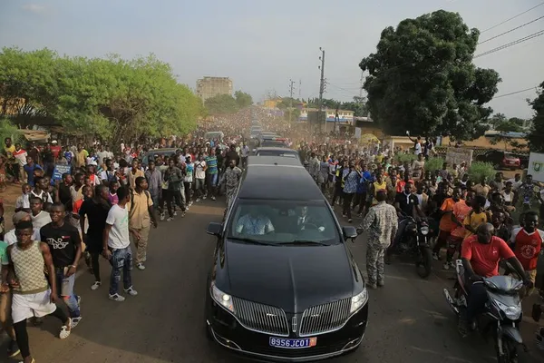 Obsèques de Charles Koffi Diby : en images, l’arrivée de sa dépouille mortelle à Bouaflé