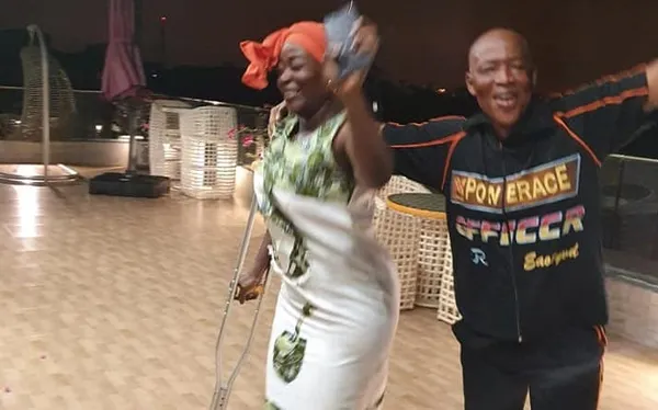 La Cour de justice africaine suspend le mandat contre Soro – Mamadou Traoré en fête, en images : « on a gagné ! »