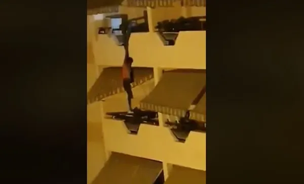 Yopougon Mamie Adjoua : une femme tombe du 2e étage d’un immeuble fuyant la violence de son mari, VIDÉO