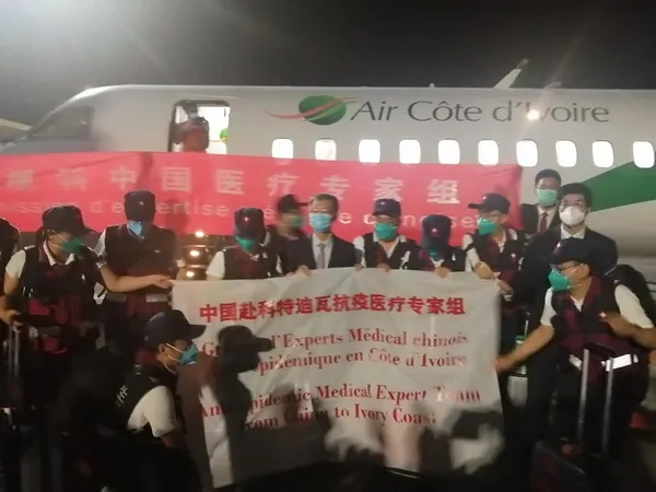 12 médecins chinois à Abidjan pour lutter contre le coronavirus en Côte d’Ivoire