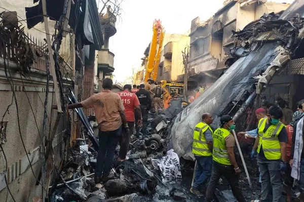 Crash d’un avion à Karachi au Pakistan : 97 morts