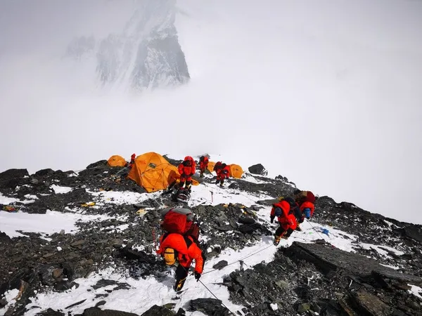 Les guides d’alpinisme achève la construction d’une route vers le sommet du mont Qomolangma – Actualités 26/05/2020