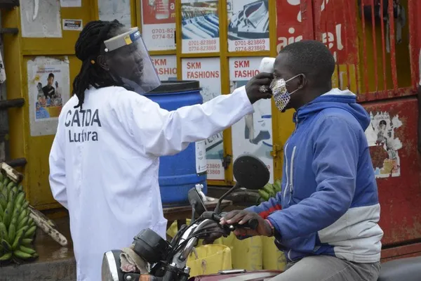 Une usine chinoise en Ouganda fabrique des masques pour régler la pénurie – Actualités 27/05/2020