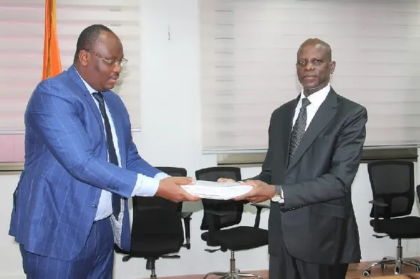 Le ministre Adama Diawara reçoit les rapports d’activités 2019 des structures sous tutelle de l’Enseignement supérieur – Actualité ivoirienne 25/05/2020