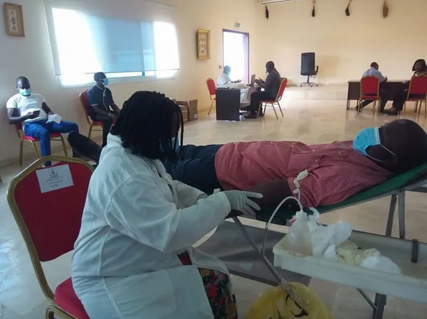 – Opération don de sang à la chambre des rois et chefs traditionnels – Actualité ivoirienne 27/05/2020