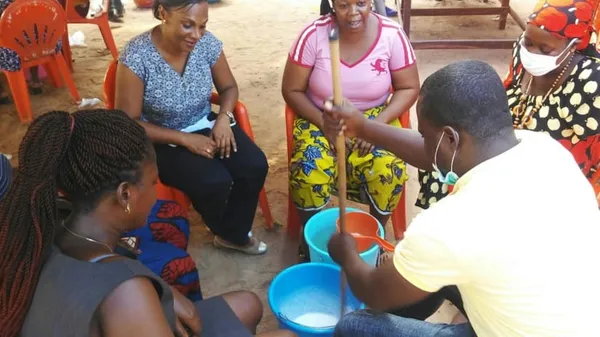 Covid-19 : La Fondation Sifca forme des femmes de Bouna à la fabrication de gels hydro-alcooliques – Actualité ivoirienne 28/05/2020