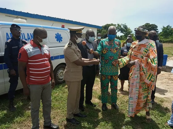 Alassane Ouattara offre une ambulance flambant neuve au CSU de Dimbokro