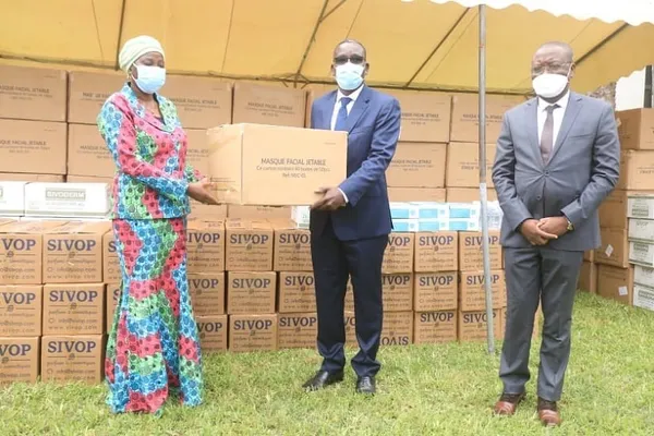 Reprise des cours en Côte d’Ivoire : 1 000 000 de masques et 2 500 gels pour les élèves et étudiants