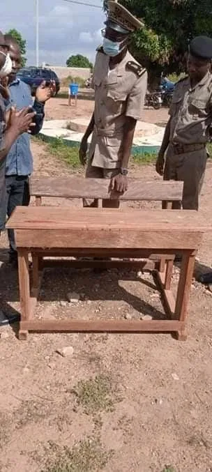 Un cadre offre des tables-bancs et du ciment aux services publics de la sous-préfecture de Kanzra – Actualité ivoirienne 31/05/2020
