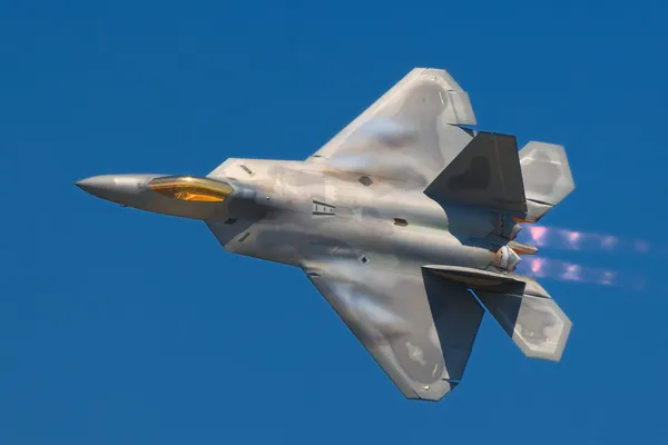 Etats-Unis : un avion de chasse américain F-22 s’écrase en Floride