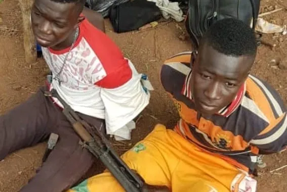 Côte d’Ivoire : 2 jeunes arrêtés en possession d’une Kalachnikov à Niéllé
