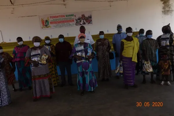 Aboisso : la fondation Sanwi fait des dons à des femmes