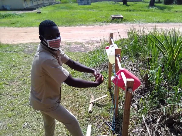 Une classe de Terminale créée un dispositif original de lavage des mains à Tiébissou – Actualité ivoirienne 03/06/2020