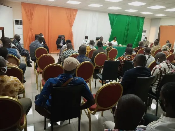 La procédure d’étude environnementale et sociale du projet de bitumage de la route Dimbokro-Bocanda-Ananda expliquée à Dimbokro – Actualité ivoirienne 05/06/2020