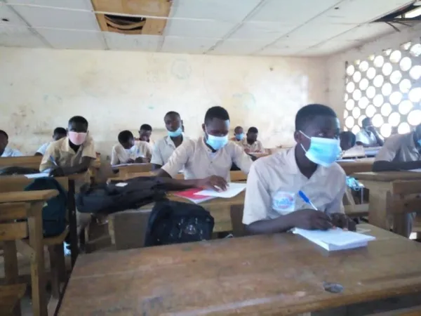 Plus de 5.000 cache-nez offerts aux élèves et personnel du lycée moderne de Vavoua – Actualité ivoirienne 05/06/2020