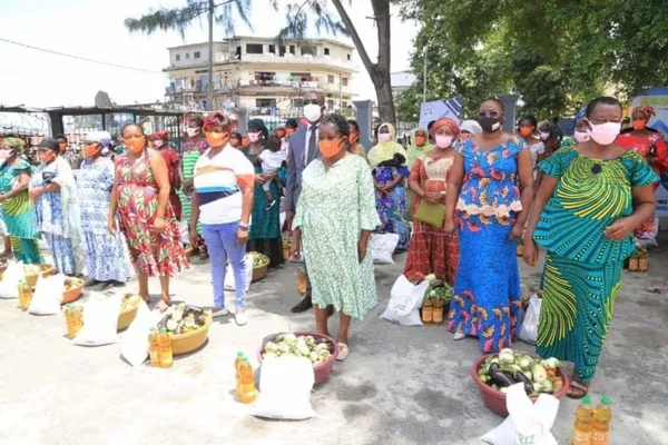 Initiative Paniers solidaires : Myss Belmonde Dogo soulage les femmes de Koumassi, Abatta village, Bingerville et Port Bouet – Actualité ivoirienne 06/06/2020