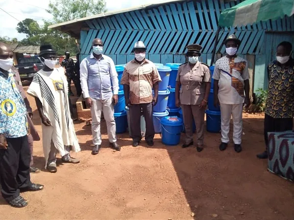 Covid 19 : un cadre offre des kits d’hygiène à un village de Tiassalé – Actualité ivoirienne 06/06/2020
