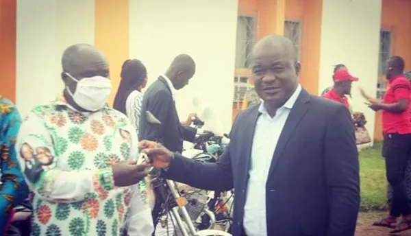Le responsable du RHDP de Taï fait des dons aux responsables de structures du parti – Actualité ivoirienne 13/06/2020