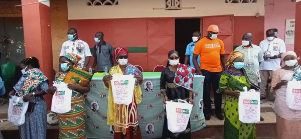 Les cadres de Daoukro offrent 40 complets de pagnes aux femmes RHDP du département – Actualité ivoirienne 14/06/2020