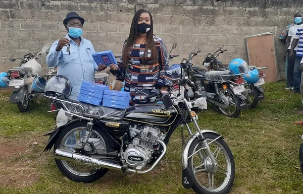La coordonnatrice RHDP de Gagnoa 2 remet huit motos aux délégations de Guibéroua – Actualité ivoirienne 16/06/2020