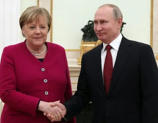 Crise en Libye et Ukraine : Poutine et Merkel en parlent