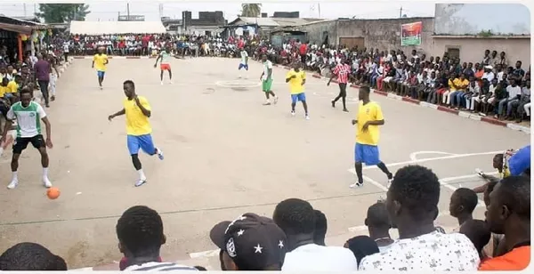Respect des mesures barrières : Des jeunes rassemblés pour un tournoi de Maracana dispersés à Daloa – Actualité ivoirienne 08/07/2020