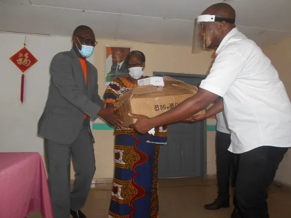 Covid-19 : le REIAC offre un kit sanitaire à des élèves à Bouaflé – Actualité ivoirienne 12/07/2020