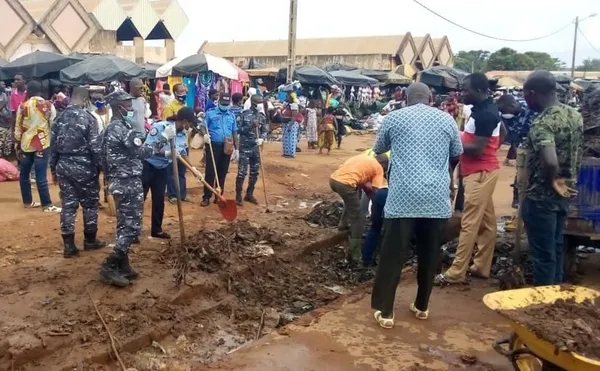 La police de Tengrela initie un curage des caniveaux du marché – Actualité ivoirienne 21/07/2020