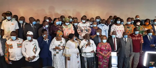 Présidentielle Ivoirienne : les sénateurs du RHDP appellent Ouattara en renfort
