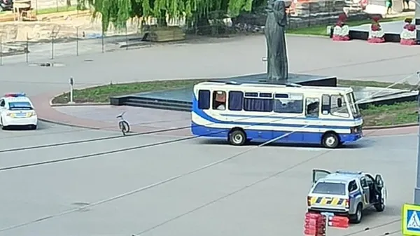 Ukraine : un homme armé prend 20 passagers en otage dans un bus