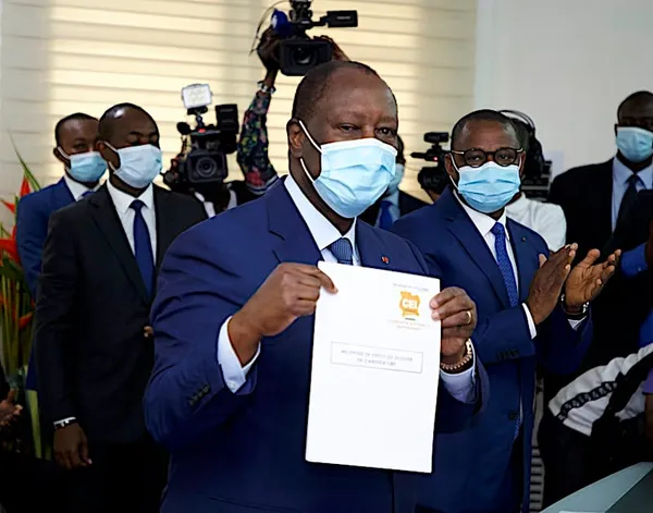 « Si la 3ème république débute après la présidentielle de 2020, sous quelle république Ouattara a-t-il dirigé avec de nouvelles institutions non prévues dans la Constitution de 2000 ?