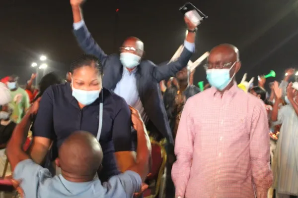 Alassane Ouattara candidat : liesse populaire à Abobo, en images