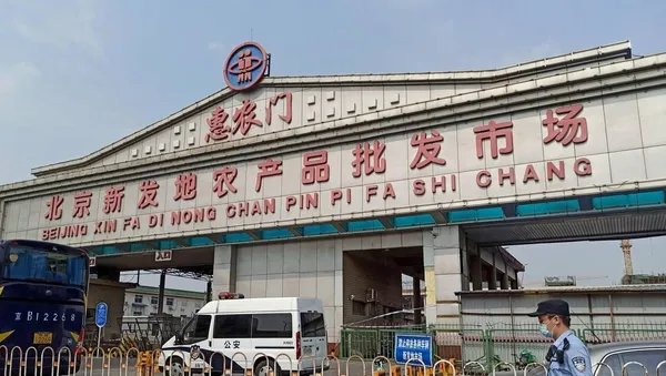 Covid-19 : le principal marché de Beijing ouvert