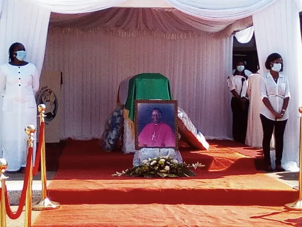Inhumation de Mgr Pierre-Marie Coty au sein de la Cathédrale Saint Paul du Plateau
