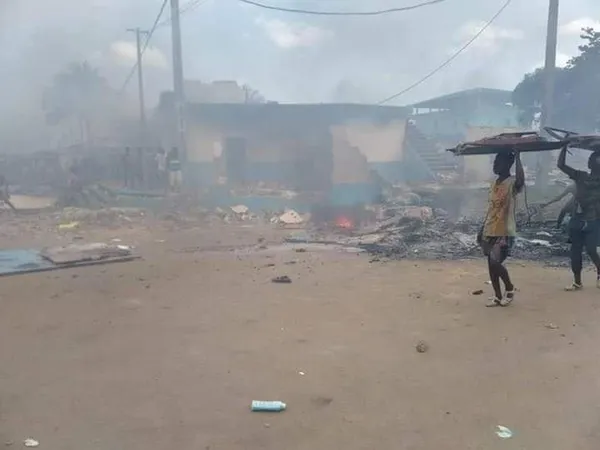 Manifestations à Bonoua : le commissaire de police tabassé par les manifestants (vidéo)
