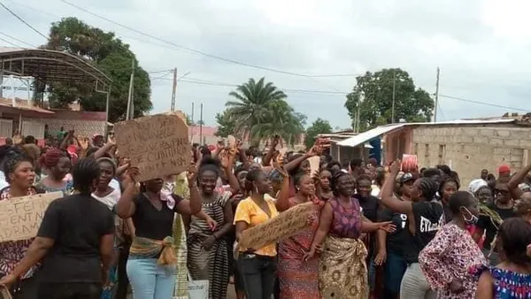 Affaire deux jeunes filles assassinées à Vavoua: les parents manifestent pour réclamer, la gendarmerie accusée de lenteur dans l’enquête