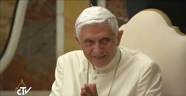 Le pape François défend le droit d’être en famille des homosexuels