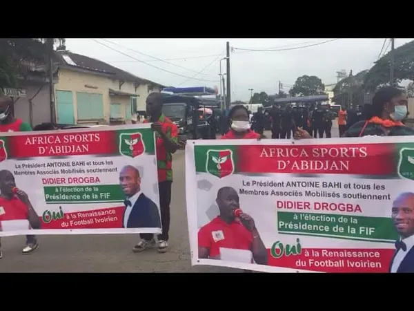 Dépôt dossier de candidature de Drogba à la FIF: une foule impressionnante venue accompagner DD