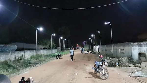 Tiassalé : l’éclairage à l’énergie solaire illumine les rues