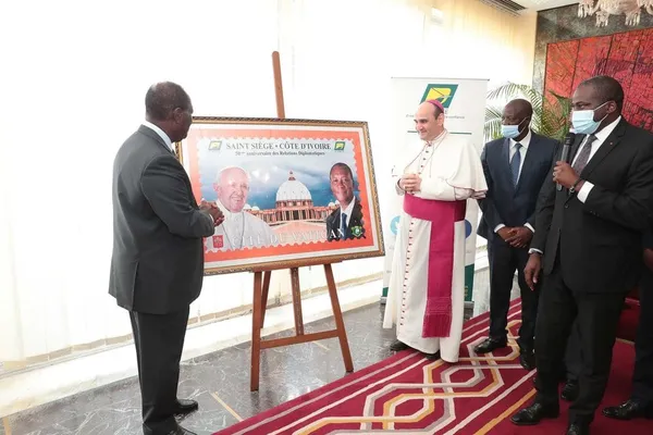 Le Timbre des 50 ans des relations entre la Côte d’Ivoire et le Vatican dévoilé
