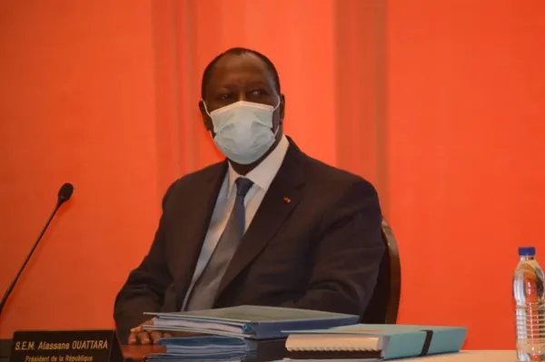 « Alassane Ouattara souffle le chaud et le froid »