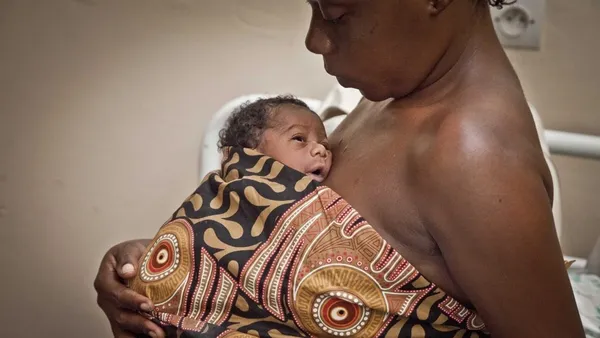 Côte d’Ivoire: « kangourou », une méthode pour sauver les bébés prématurés