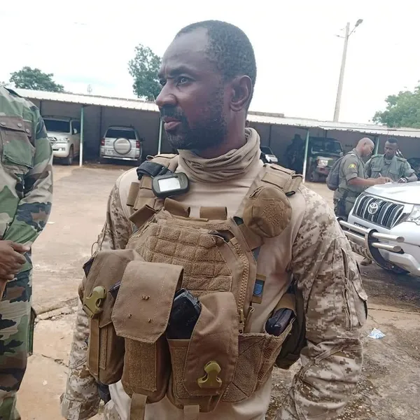 Le chef de la junte défis les groupes terroristes au Mali